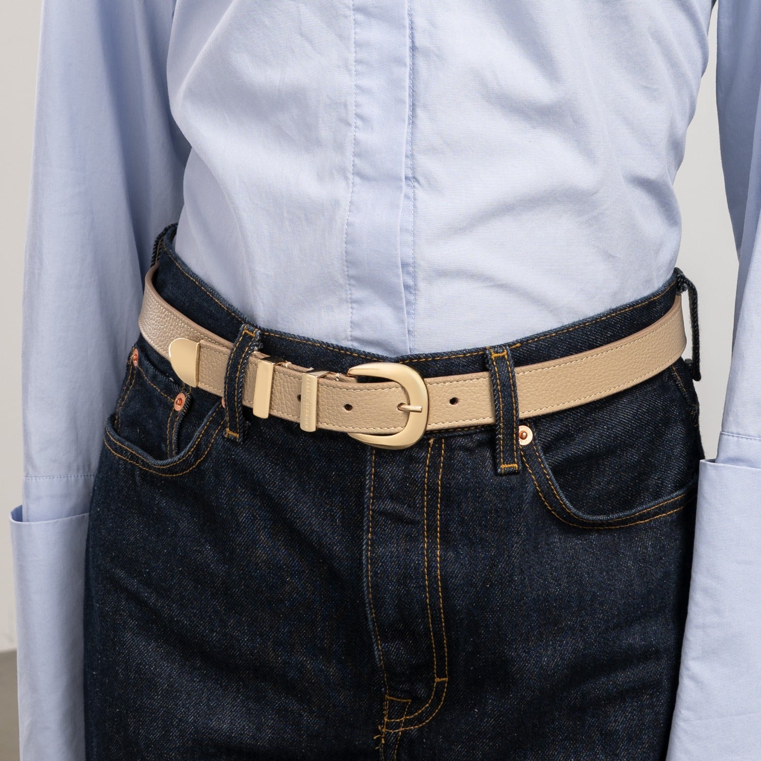 Isabel Bernard Rêveur Mathilde Taupe calfskin belt with gold-coloured buckle IB60020-078-95