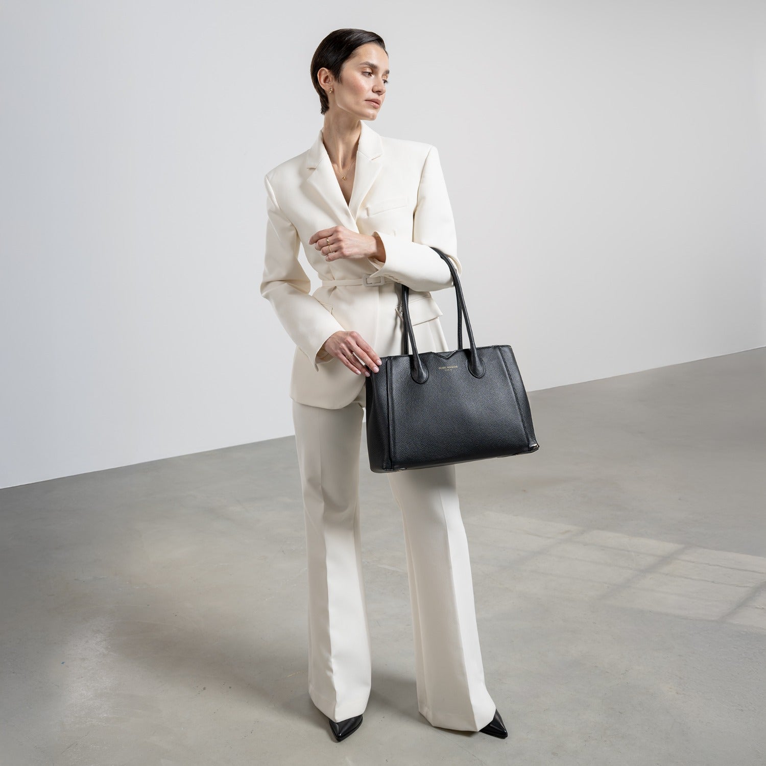 Isabel Bernard Honoré Cloè Black Handbag IB25001