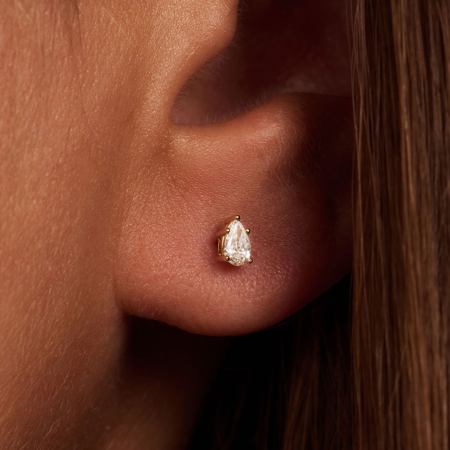 Isabel Bernard De la Paix Eloise 14 karat gold ear stud with diamond 0.2 carat IBD360036