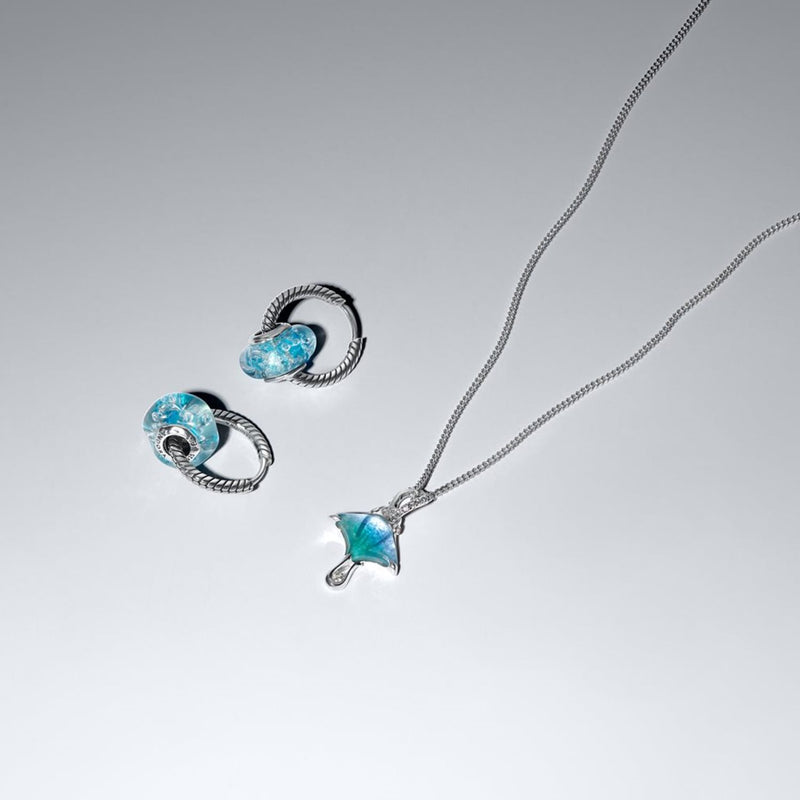 Pandora Moments Murano Glass and Enamel Manta Ray Hangende Bedel 794685C01-zoom-