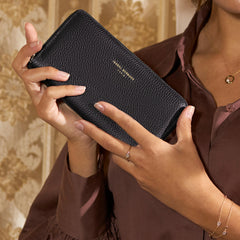 Isabel Bernard Honoré Léa Black Zip Wallet IB23001