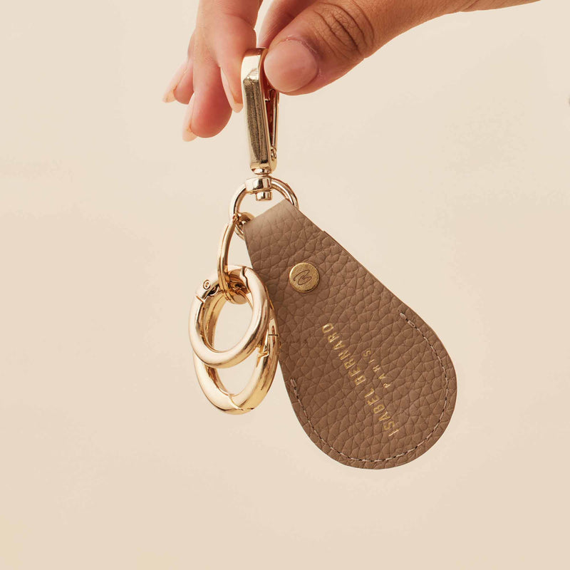 Isabel Bernard Honoré Filou Taupe Kalfsleren Airtag Sleutelhanger IB66000-078-zoom-