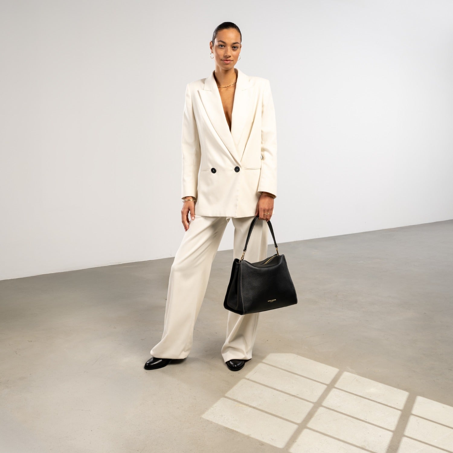 Isabel Bernard Honoré Emma Black Shoulder Bag IB21134-001