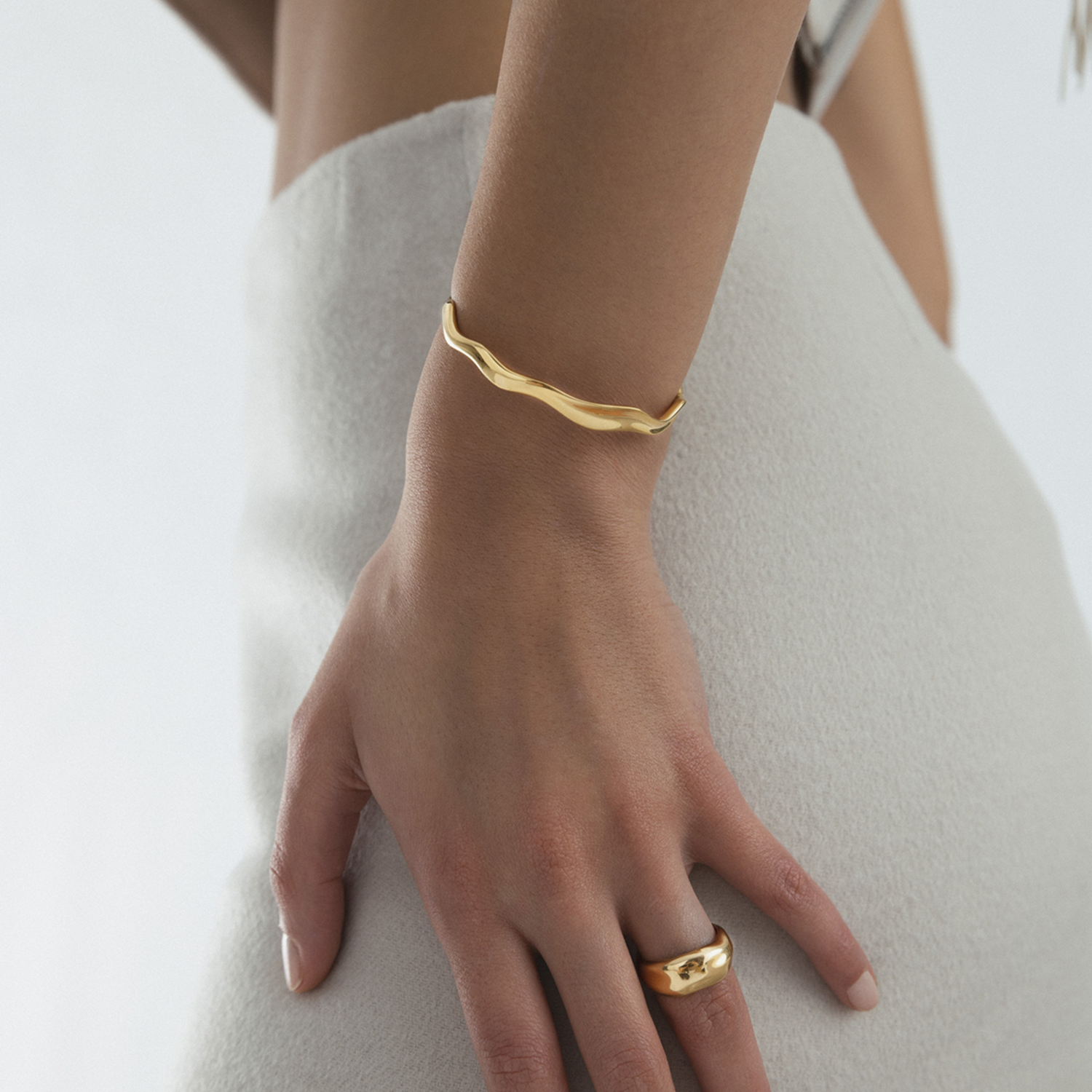 Mockberg Wavy Bolded Cuff Bracelet MB0173