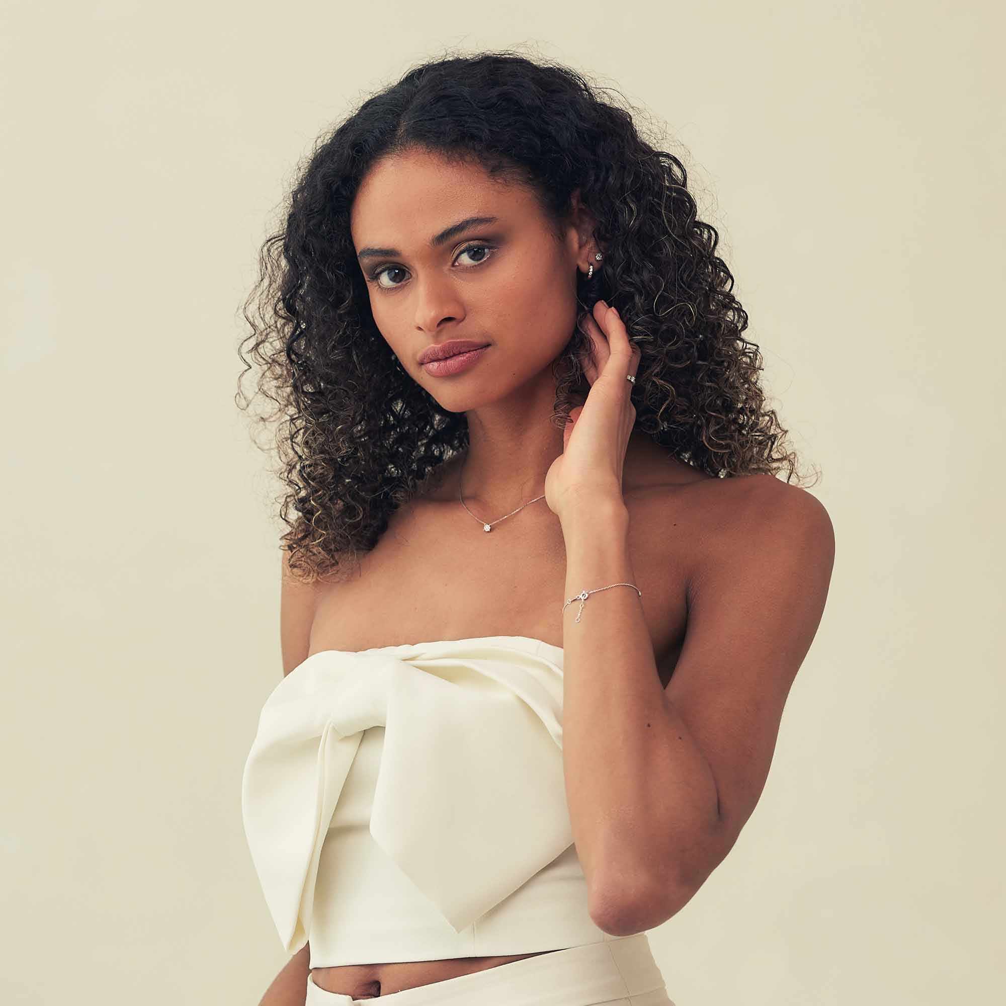 Isabel Bernard De la Paix Madeline 14 Carat Whitegold Hoop Earrings | diamond 0.15 ct | IBD360017