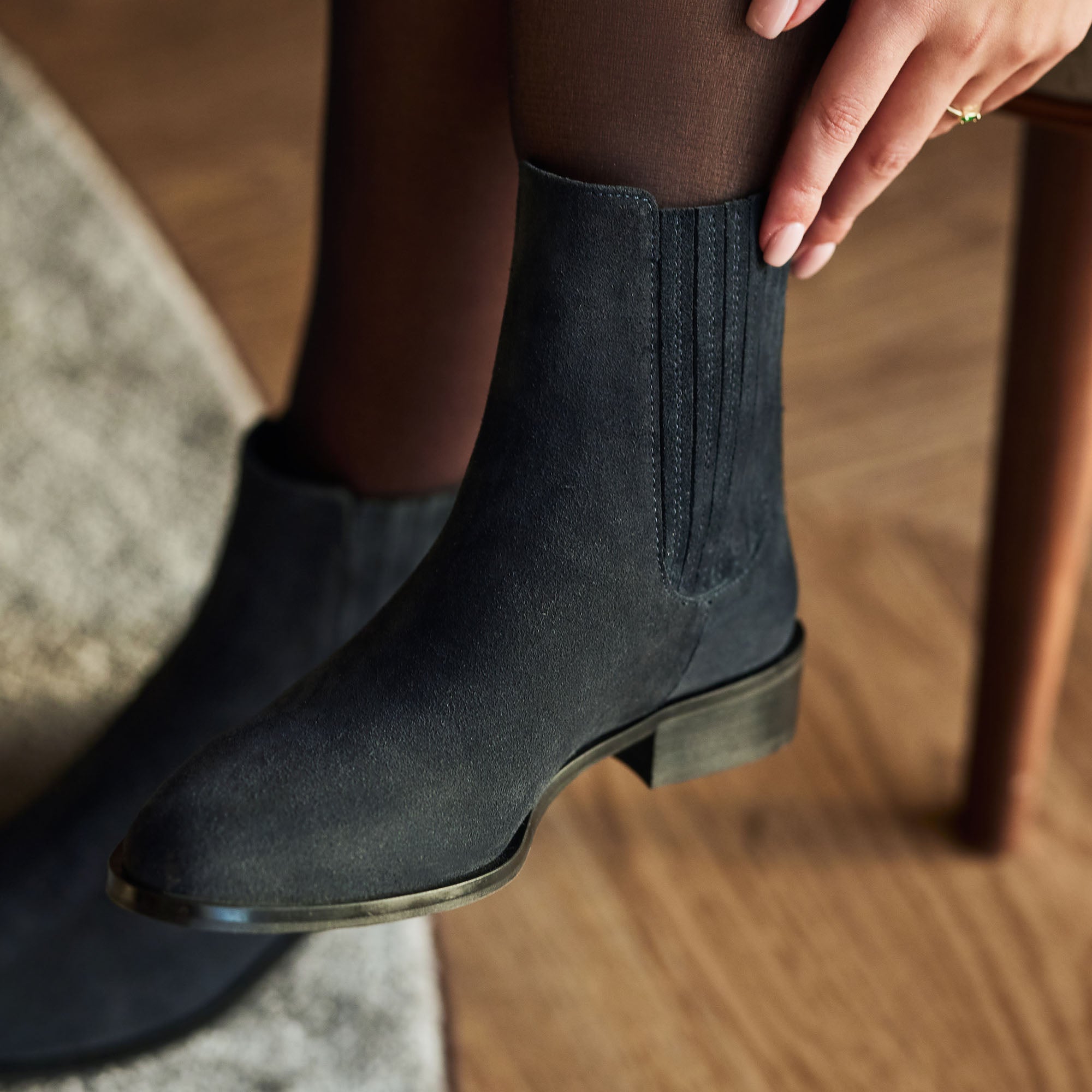 Isabel Bernard Vendôme Chey Blue Suede Chelsea Boots IB53000-10-36