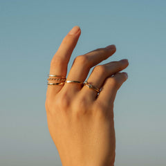 Violet Hamden Sisterhood Twisted Lunar 925 Sterling Silver Gold-coloured Ring VH13030G-50 (size: 50)