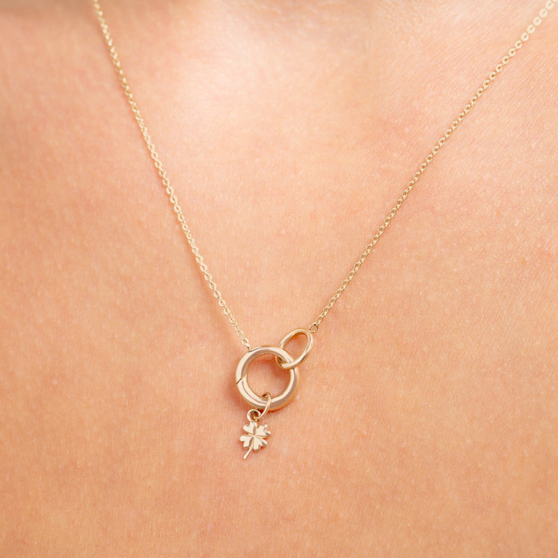 Isabel Bernard Le Marais Klaver 14 karaat gouden bedel IB350059-zoom-