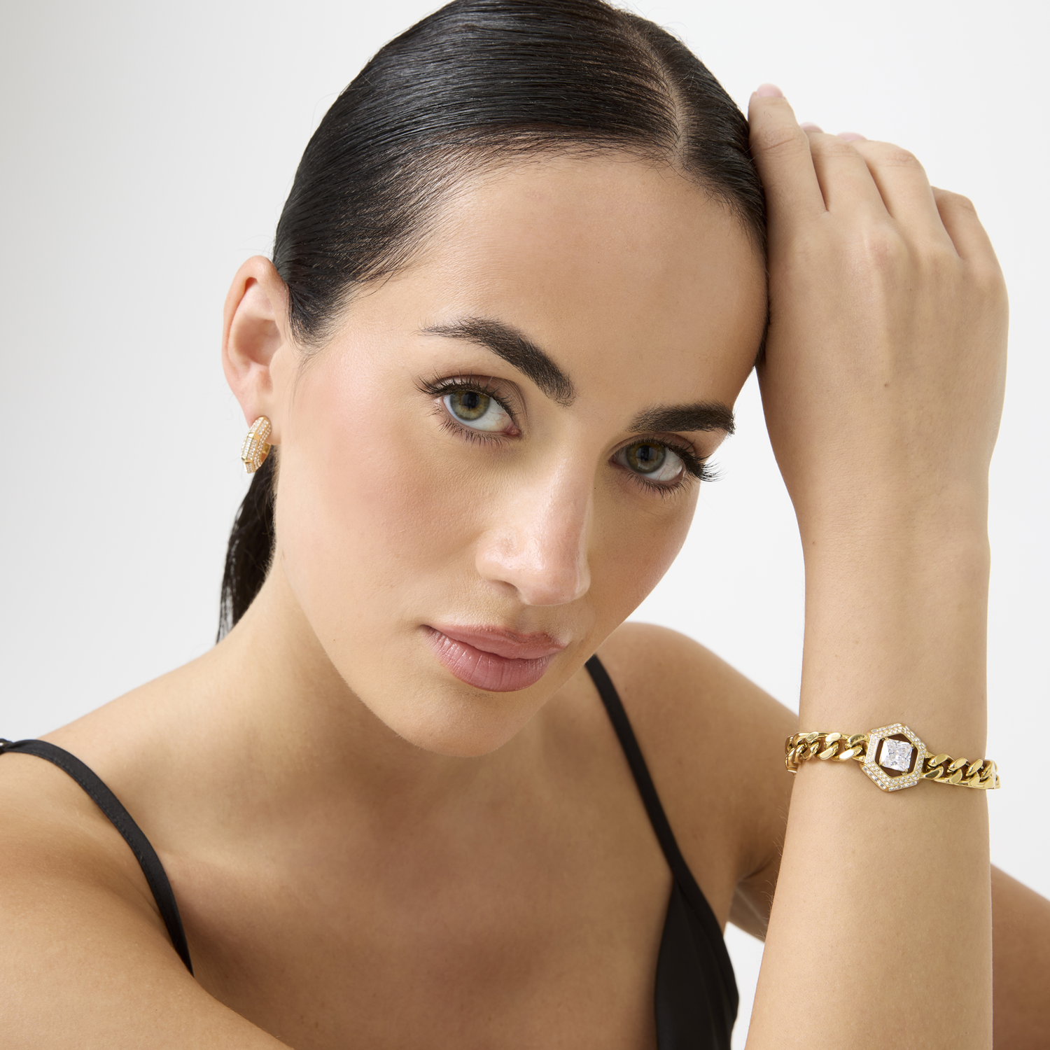 Guess Lioness Queen Gold-coloured Bracelet JUBB06186JWYGS