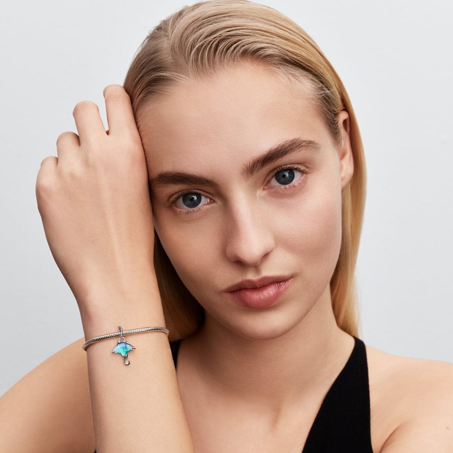 Pandora Moments 925 Sterling Silver Murano Glass and Enamel Manta Ray Dangle Charm 794685C01