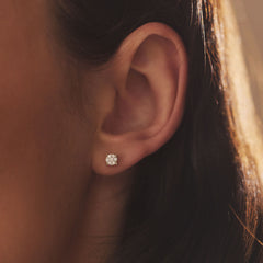 Isabel Bernard De la Paix Hanaé 14 Carat Golden Ear Studs | diamond 0.16 ct | IBD360015