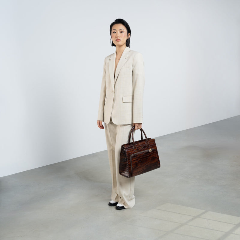 Isabel Bernard Honoré Nadine croco bruine kalfsleren handtas met 13 inch laptopvak IB25110-230-13-zoom-