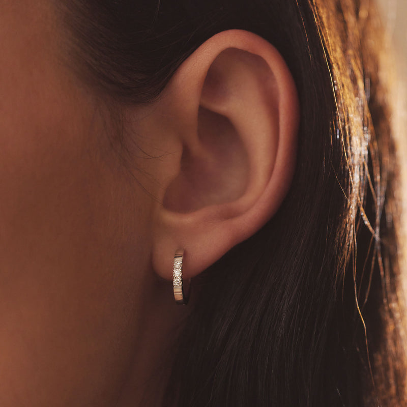 Isabel Bernard De la Paix Madeline 14 karaat witgouden oorringen | diamant 0.15 ct | IBD360017-zoom-