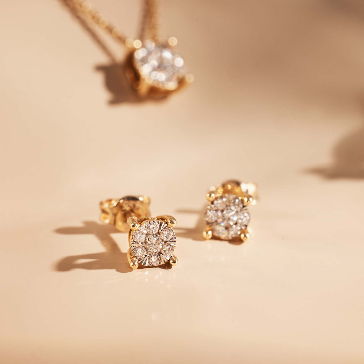 Isabel Bernard De la Paix Hanaé 14 Carat Golden Ear Studs | diamond 0.16 ct | IBD360015
