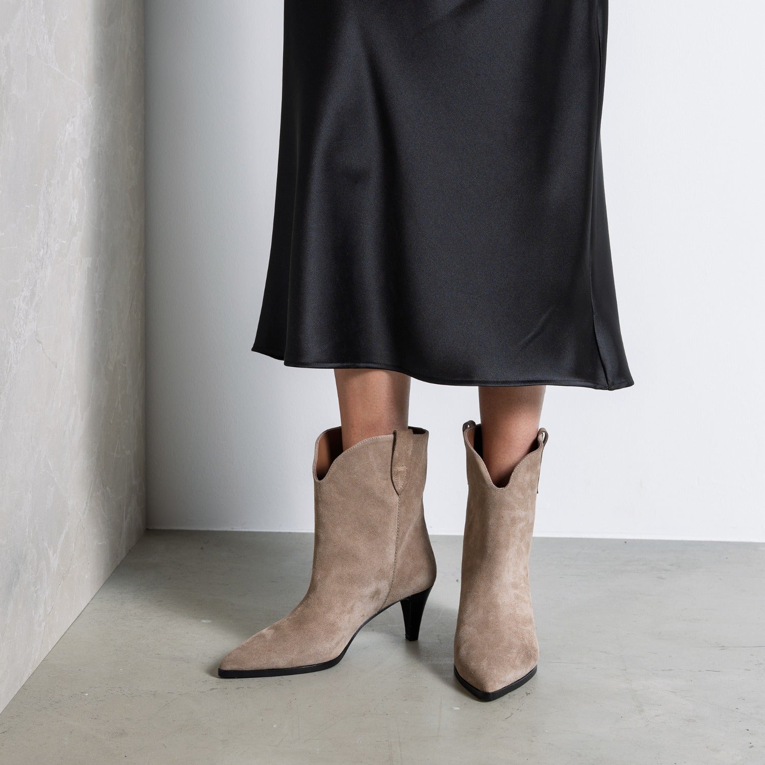 Isabel Bernard Vendôme Louane Taupe Suede Boots IB53009-178-40