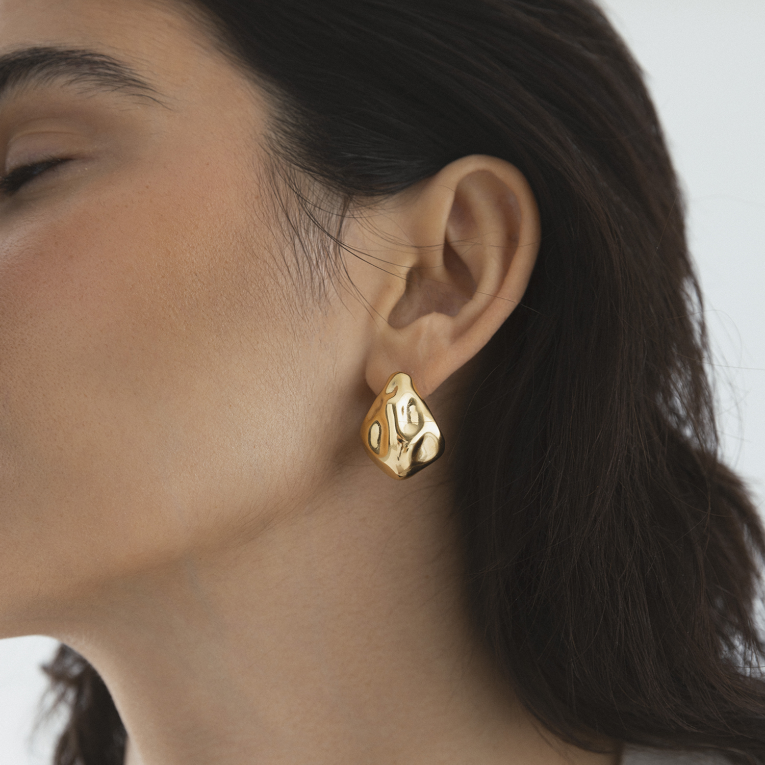 Mockberg Wavy Bolded Drop Earring MB0171