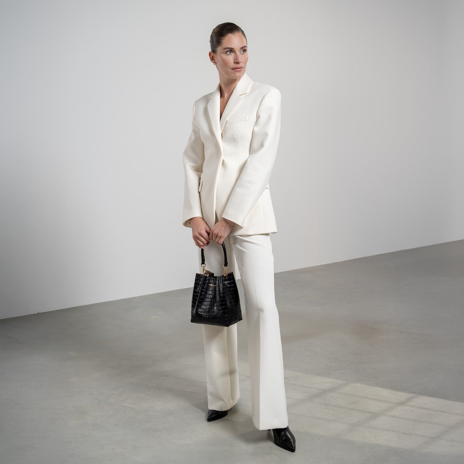 Isabel Bernard Femme Forte Minette Croco Black Calfskin Leather Handbag IB21114-201