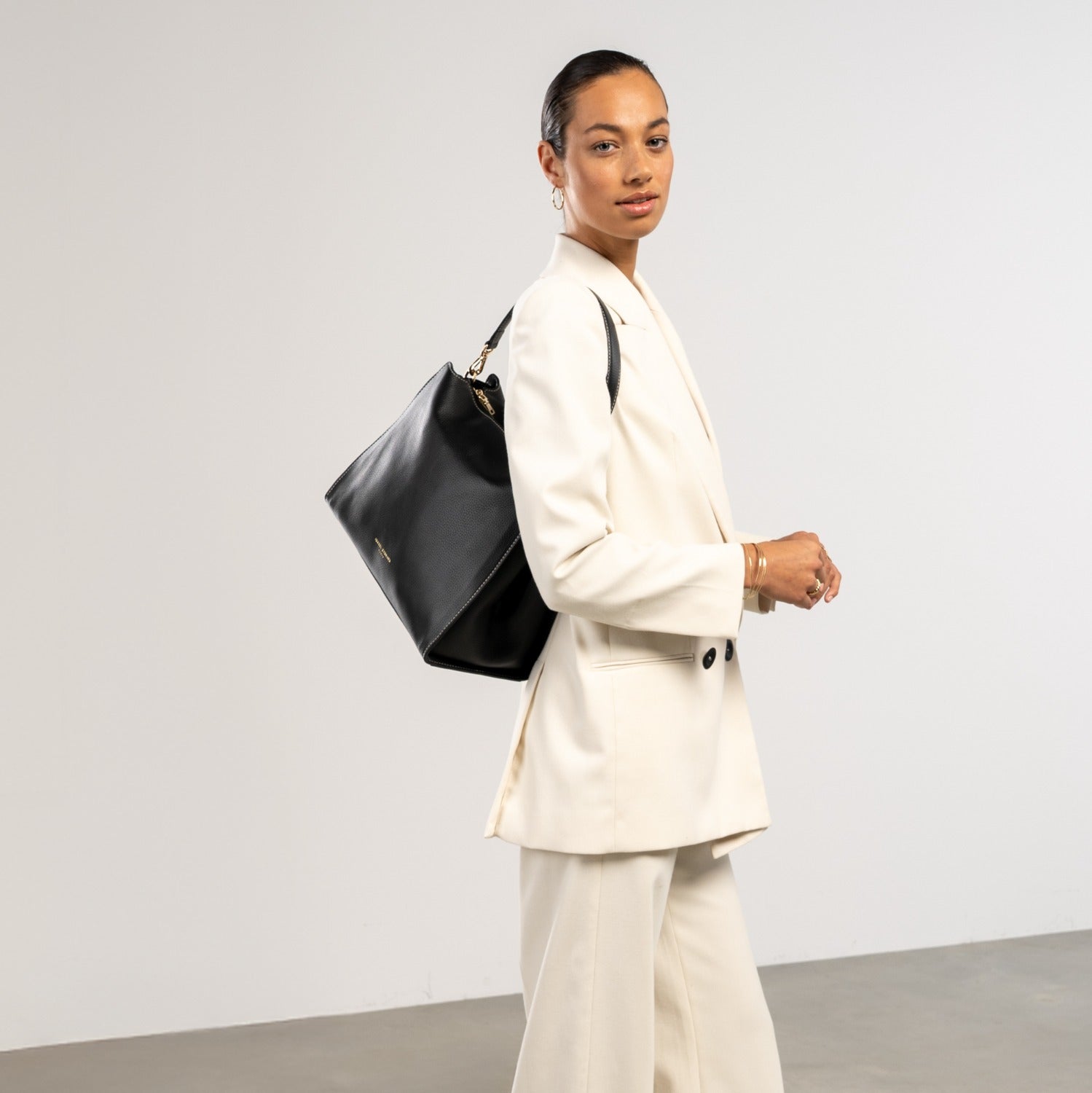 Isabel Bernard Honoré Emma Black Shoulder Bag IB21134-001