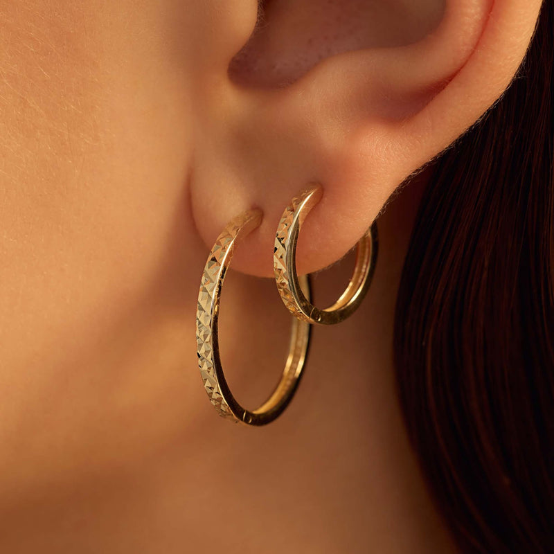 Beloro Jewels Regalo d'Amore 9 karaat gouden oorringen cadeauset met diamantgeslepen afwerking BO90042-zoom-