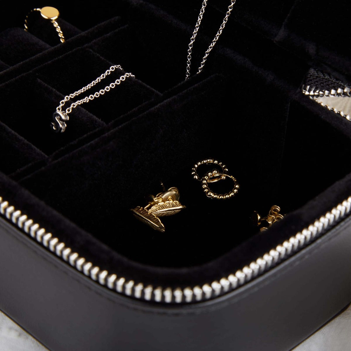 Selected Jewels Selected Gifts Black Jewelry Box SJJB505001